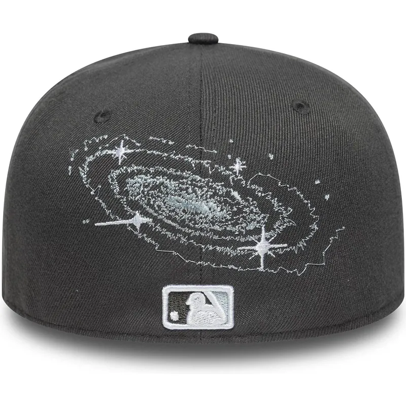 szara-zakrzywiona-czapka-59fifty-planet-icon-new-york-yankees-mlb-od-new-era