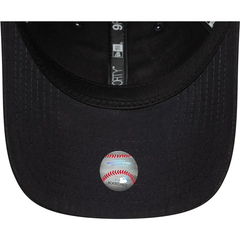 marineblaue-verstellbare-curved-cap-9forty-pin-der-new-york-yankees-mlb-von-new-era
