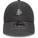 cappellino-grigio-regolabile-9forty-pin-dei-los-angeles-lakers-nba-di-new-era
