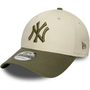 Cappellino curvo beige e verde regolabile 9FORTY Side Patch dei New York Yankees MLB di New Era