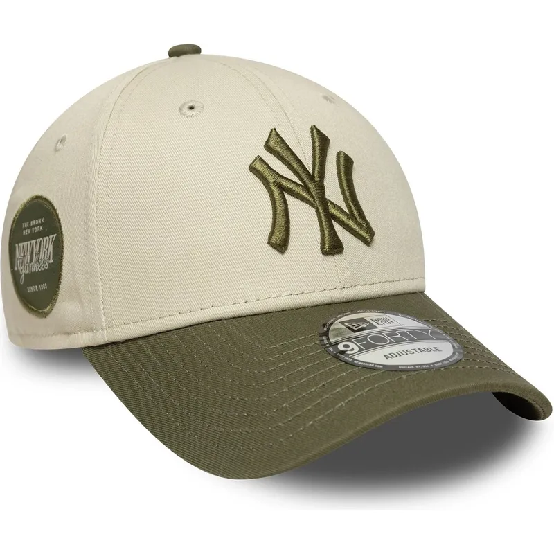regulowana-czapka-z-daszkiem-w-kolorze-bezowym-i-zielonym-9forty-side-patch-new-york-yankees-mlb-od-new-era