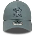 new-era-curved-brim-grey-logo-9forty-league-essential-new-york-yankees-mlb-grey-adjustable-cap