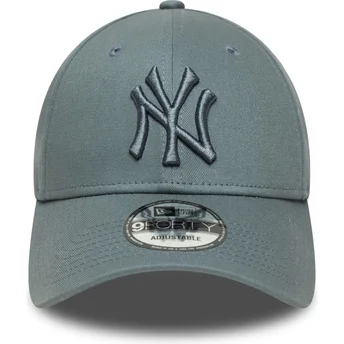 Szara zakrzywiona regulowana czapka z logo New York Yankees MLB 9FORTY League Essential od New Era