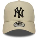 cappellino-beige-con-visiera-curva-snapback-9forty-e-frame-side-patch-dei-new-york-yankees-mlb-di-new-era