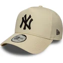 bezowa-czapka-z-daszkiem-typu-snapback-9forty-e-frame-side-patch-new-york-yankees-mlb-od-new-era