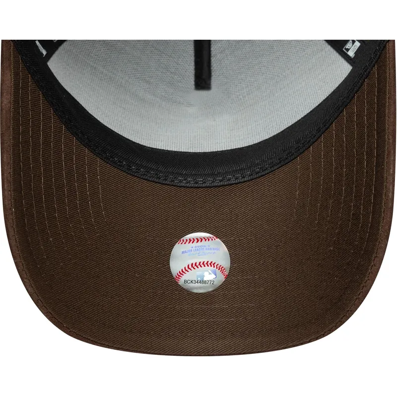 cappellino-curvo-verde-e-marrone-snapback-9forty-e-frame-suede-visor-di-los-angeles-dodgers-mlb-di-new-era