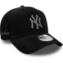 czarna-zakrzywiona-czapka-regulowana-9forty-e-frame-cord-new-york-yankees-mlb-od-new-era