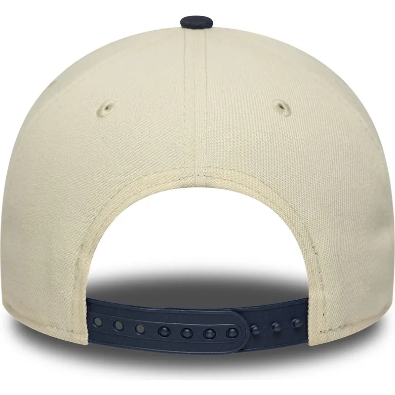 beige-und-marineblaue-gebogene-snapback-kappe-9forty-e-frame-world-series-patch-der-new-york-yankees-mlb-von-new-era