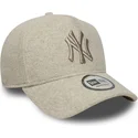cappellino-snapback-beige-con-visiera-curva-e-logo-beige-9forty-e-frame-melton-dei-new-york-yankees-mlb-di-new-era