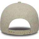cappellino-snapback-beige-con-visiera-curva-e-logo-beige-9forty-e-frame-melton-dei-new-york-yankees-mlb-di-new-era