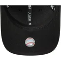 svart-bojd-snapback-keps-med-svart-logotyp-9forty-m-crown-pu-av-new-york-yankees-mlb-fran-new-era