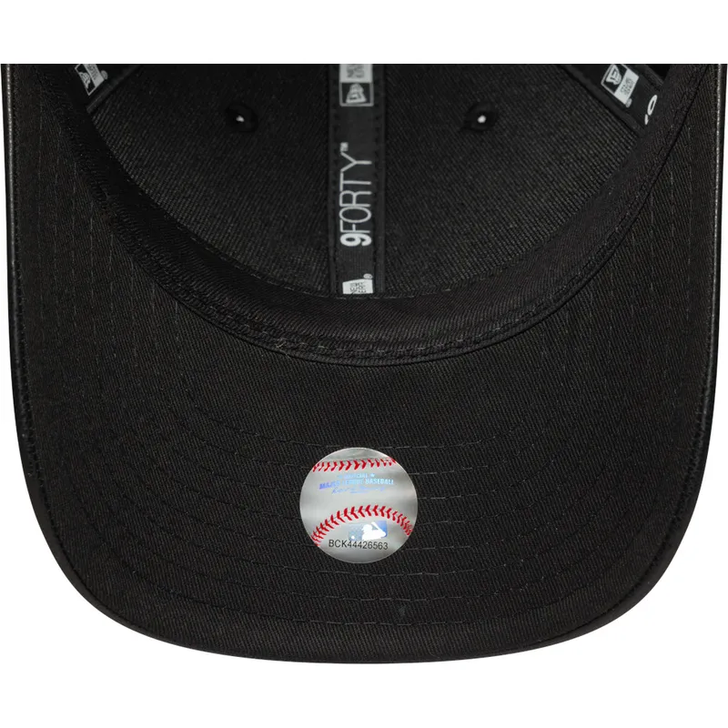 czarna-zakrzywiona-czapka-snapback-z-czarnym-logo-9forty-m-crown-pu-new-york-yankees-mlb-new-era