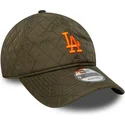grune-verstellbare-curved-cap-mit-orangefarbenem-logo-9twenty-quilted-der-los-angeles-dodgers-mlb-von-new-era