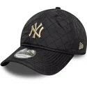 cappellino-curvo-nero-regolabile-con-logo-beige-9twenty-quilted-dei-new-york-yankees-mlb-di-new-era