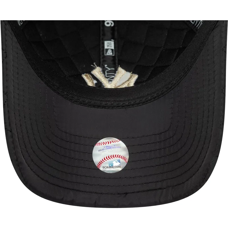 czarna-zakrzywiona-czapka-z-regulacja-z-bezowym-logo-9twenty-quilted-new-york-yankees-mlb-od-new-era