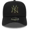 czarna-czapka-trucker-z-zielonym-logo-a-frame-league-essential-new-york-yankees-mlb-marki-new-era