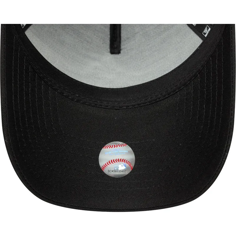 new-york-yankees-mlb-svart-truckerkeps-med-gront-a-frame-league-essential-logotyp-fran-new-era