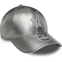 cappellino-curvo-argento-regolabile-da-donna-9forty-metallic-dei-new-york-yankees-mlb-di-new-era