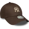cappello-curvo-marrone-regolabile-da-donna-con-logo-beige-9forty-league-essential-dei-new-york-yankees-mlb-di-new-era