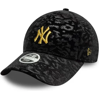 Cappellino curvo nero regolabile da donna con logo giallo 9FORTY Leo Velour Metallic dei New York Yankees MLB di New Era