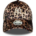 damska-czapka-z-daszkiem-w-panterke-regulowana-9forty-leo-velour-new-york-yankees-mlb-od-new-era