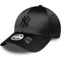 schwarze-verstellbare-curved-cap-fur-damen-mit-schwarzem-logo-9forty-satin-bow-back-der-new-york-yankees-mlb-von-new-era