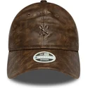 cappellino-curvo-marrone-regolabile-da-donna-con-logo-marrone-9twenty-worn-pu-dei-new-york-yankees-mlb-di-new-era