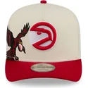 casquette-courbee-beige-et-rouge-snapback-9fifty-a-frame-precurved-hardwood-classics-atlanta-hawks-nba-new-era