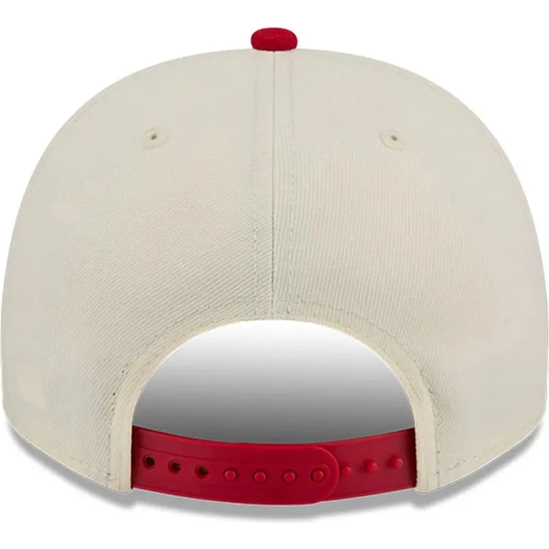 beige-und-rote-gebogene-snapback-kappe-9fifty-a-frame-precurved-hardwood-classics-der-atlanta-hawks-nba-von-new-era