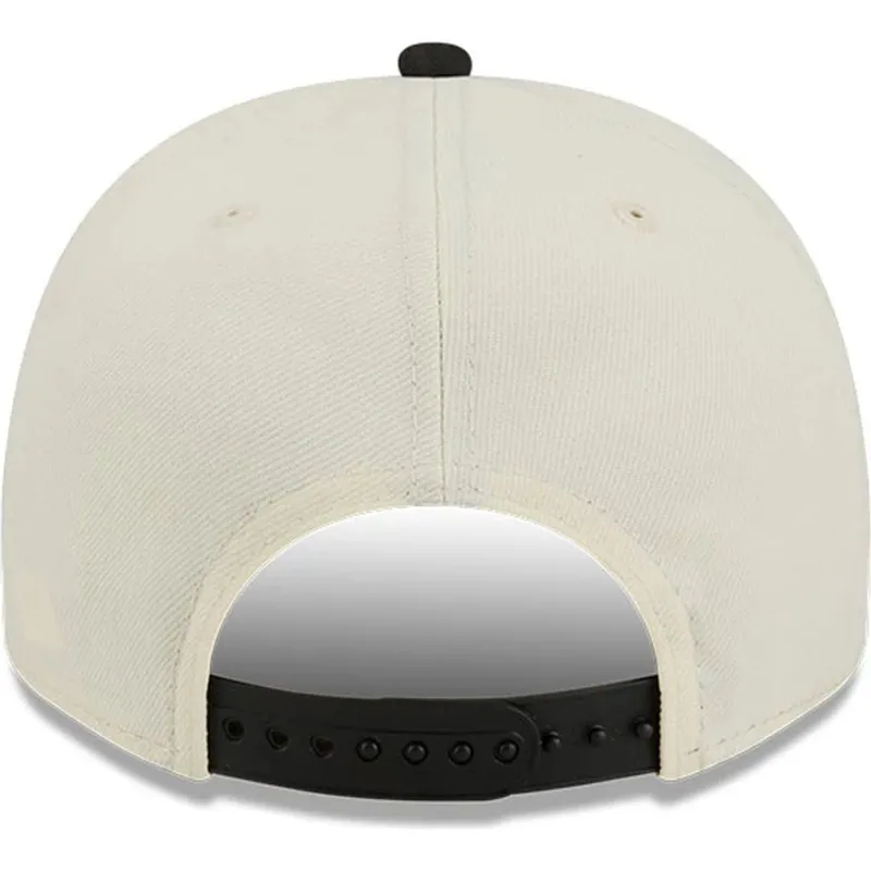 cappellino-curvo-beige-e-nero-snapback-9fifty-a-frame-precurved-hardwood-classics-dei-chicago-bulls-nba-di-new-era