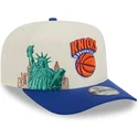 cappellino-curvo-beige-e-blu-snapback-9fifty-a-frame-precurved-hardwood-classics-dei-new-york-knicks-nba-di-new-era