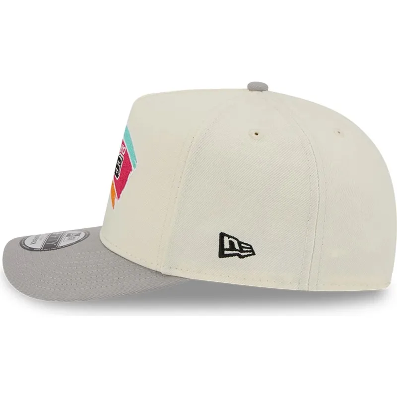 cappello-curvo-beige-e-grigio-snapback-9fifty-a-frame-precurved-hardwood-classics-dei-san-antonio-spurs-nba-di-new-era