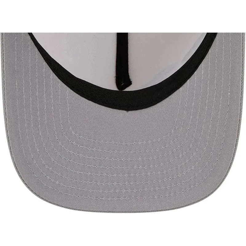 cappellino-curvo-beige-e-grigio-snapback-9fifty-a-frame-precurved-hardwood-classics-di-san-antonio-spurs-nba-di-new-era