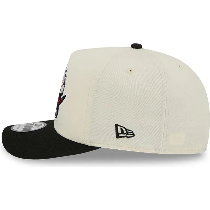 beige-und-schwarze-gebogene-snapback-kappe-9fifty-a-frame-precurved-hardwood-classics-der-toronto-raptors-nba-von-new-era