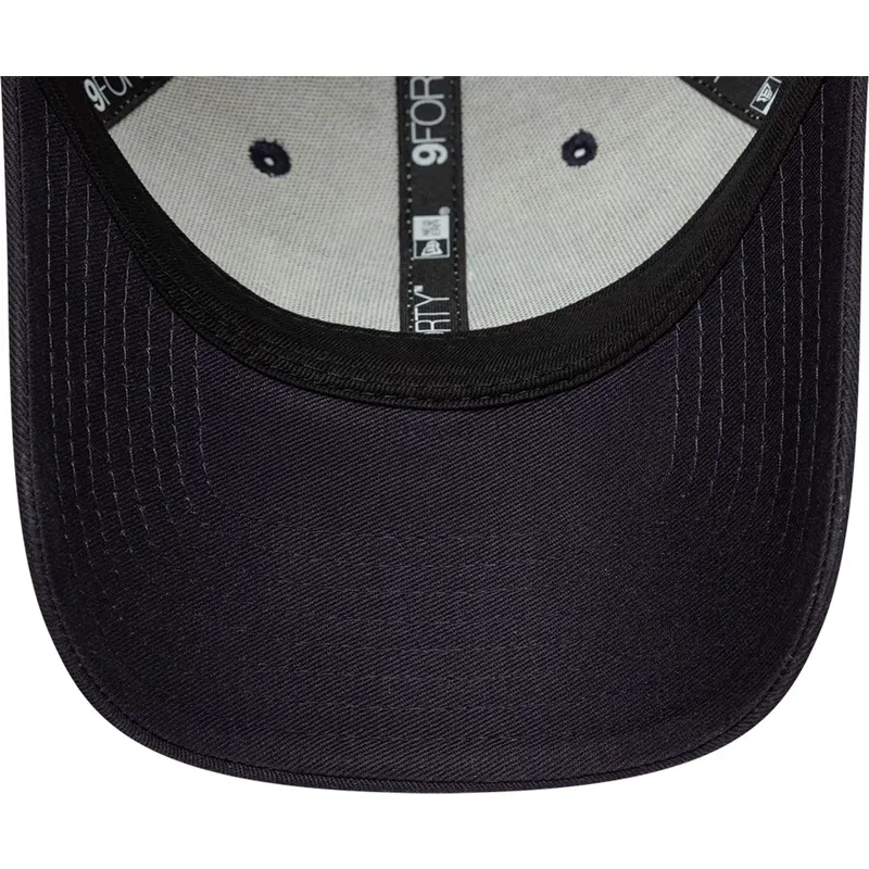 beige-und-marineblaue-gebogene-verstellbare-kappe-von-fc-barcelona-laliga-9forty-contrast-von-new-era