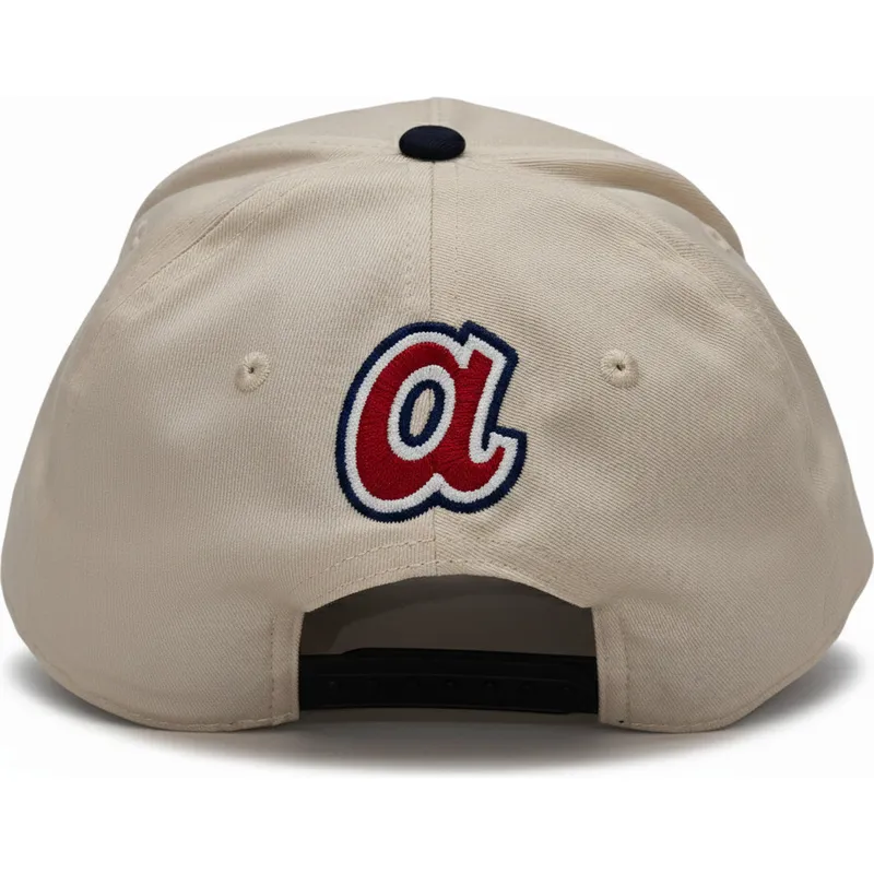 gorra-curva-beige-y-negra-snapback-rise-structured-de-atlanta-braves-mlb-de-nike