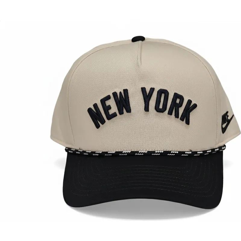beige-und-schwarze-snapback-kappe-mit-gebogenem-schirm-rise-structured-new-york-yankees-mlb-von-nike