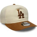 gorra-curva-beige-y-marron-ajustable-9fifty-a-frame-suede-visor-de-los-angeles-dodgers-mlb-de-new-era