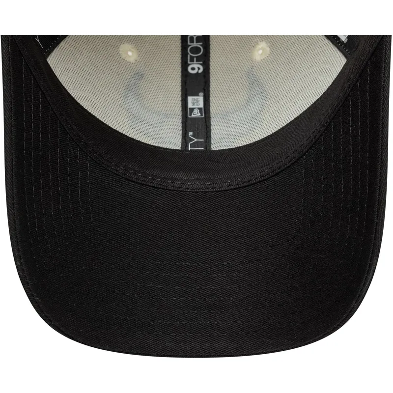 casquette-courbee-beige-et-noire-ajustable-9forty-colour-block-chicago-bulls-nba-new-era