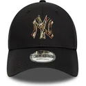 schwarze-verstellbare-curved-cap-9forty-camo-infill-der-new-york-yankees-mlb-von-new-era