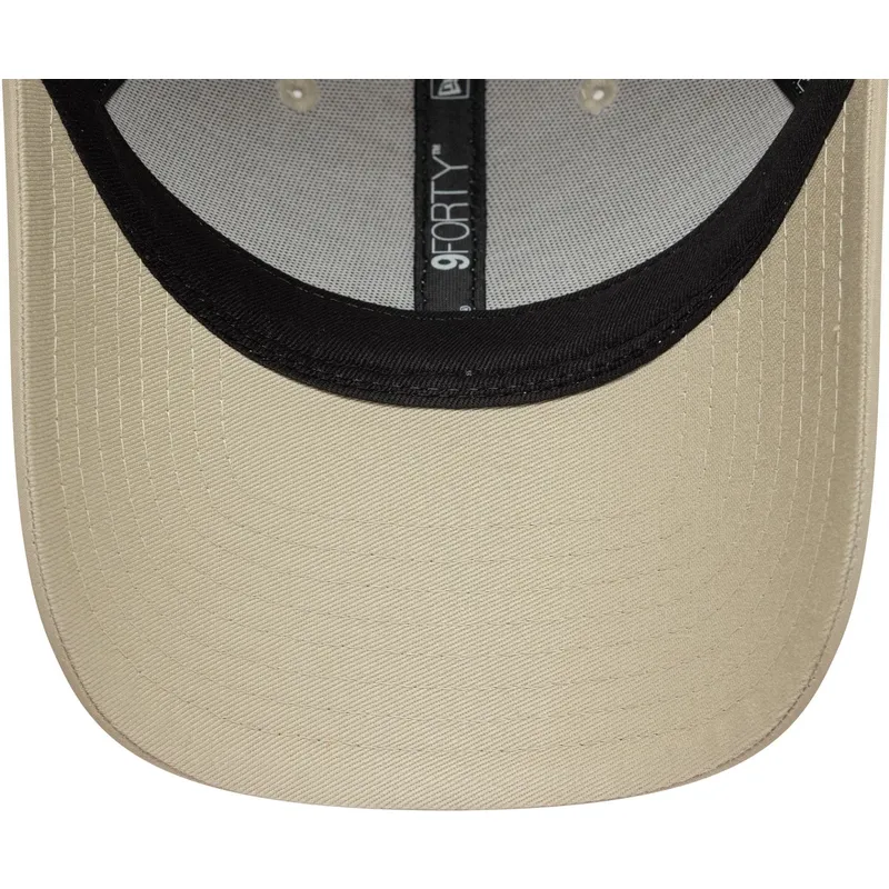 beige-verstellbare-curved-cap-9forty-streetwear-der-associazione-sportiva-roma-serie-a-von-new-era