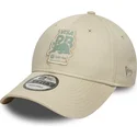 beige-verstellbare-curved-cap-9forty-seasonal-von-racing-bulls-f1-team-formula-1-von-new-era