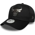 czarna-zakrzywiona-czapka-snapback-9forty-e-frame-metallic-chicago-bulls-nba-new-era