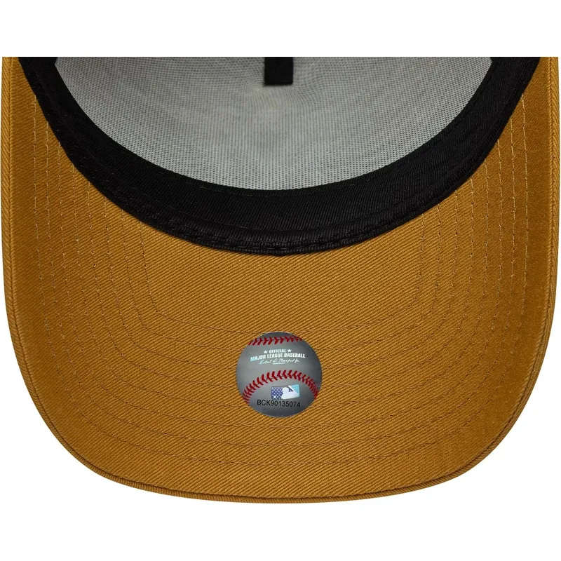 casquette-courbee-marron-snapback-9forty-e-frame-league-essential-new-york-yankees-mlb-new-era