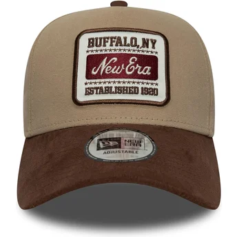 Brun böjd justerbar keps 9FORTY E Frame Patch Suede från New Era