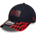 marineblaue-und-rote-gebogene-snapback-kappe-9forty-m-crown-visor-print-von-red-bull-racing-formula-1-von-new-era