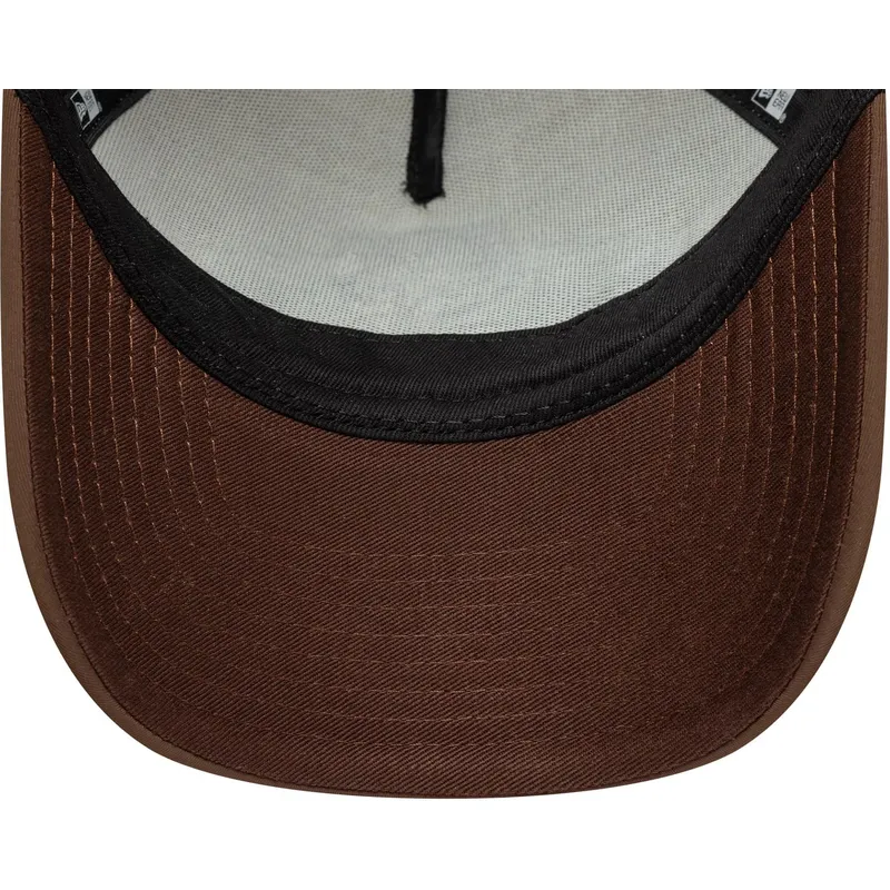 cappellino-trucker-marrone-9forty-m-crown-graphic-di-new-era