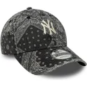 schwarze-verstellbare-curved-cap-9twenty-washed-paisley-der-new-york-yankees-mlb-von-new-era