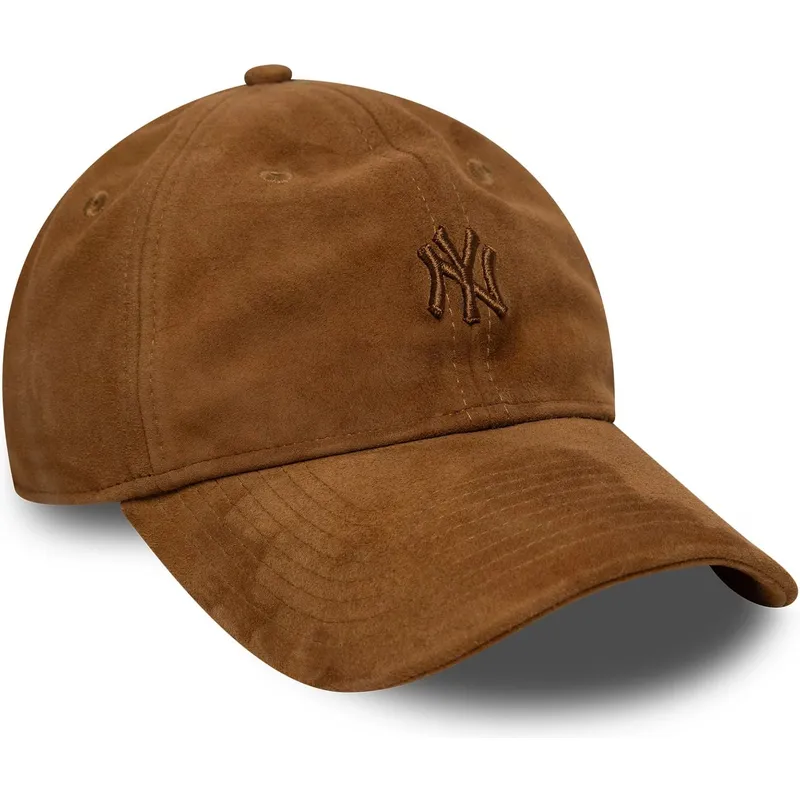 brazowa-regulowana-czapka-z-zakrzywionym-daszkiem-z-brazowym-logo-9twenty-suede-new-york-yankees-mlb-new-era