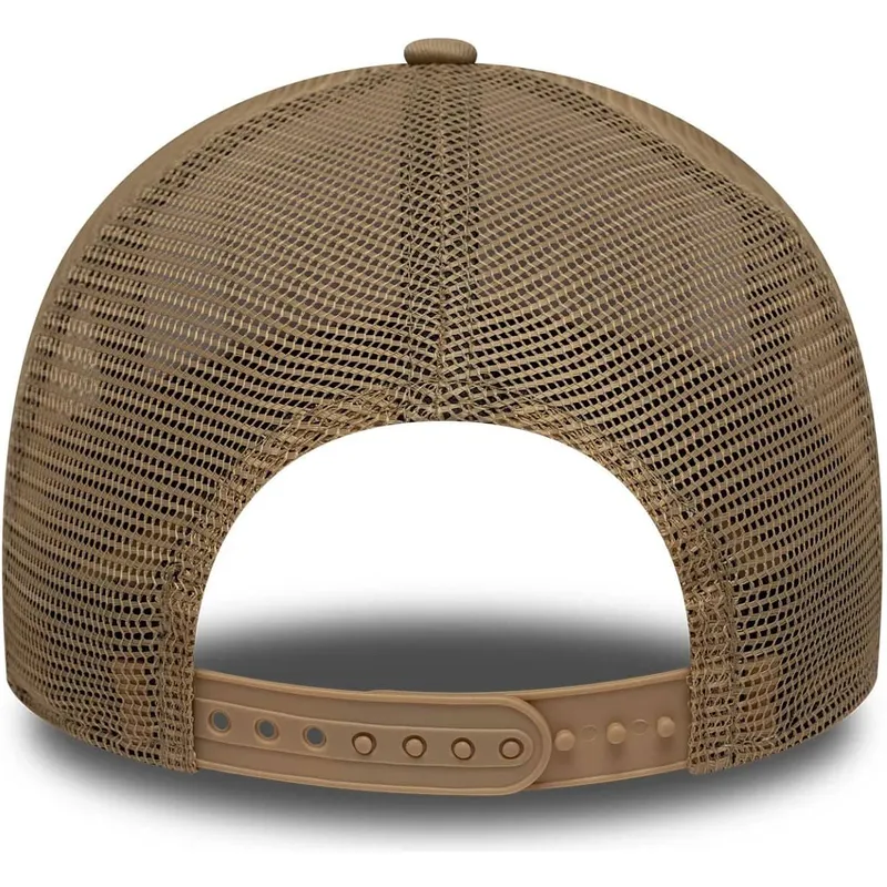 czapka-trucker-biala-i-brazowa-a-frame-location-z-nowego-jorku-miasta-i-plaze-new-era